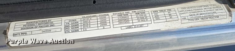 image for item DT6878 2010 Peterbilt 386 semi truck