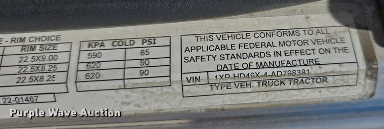 image for item DT6878 2010 Peterbilt 386 semi truck