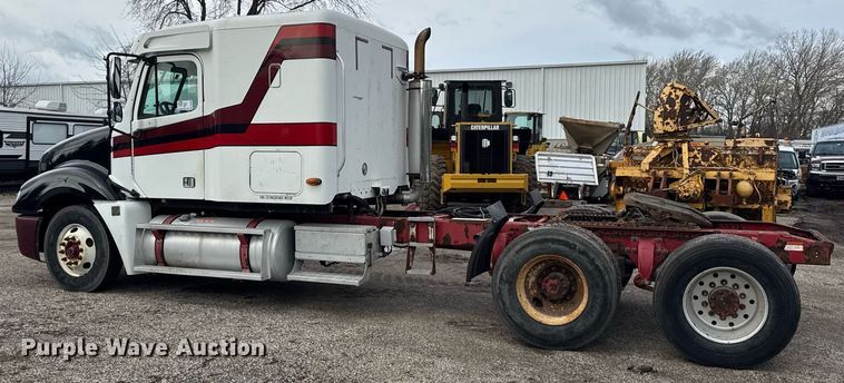 image for item DU3429 2001 Freightliner Columbia semi truck