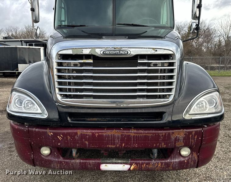 image for item DU3429 2001 Freightliner Columbia semi truck