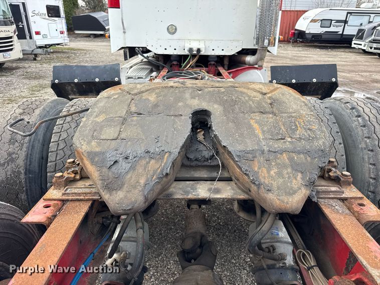 image for item DU3429 2001 Freightliner Columbia semi truck