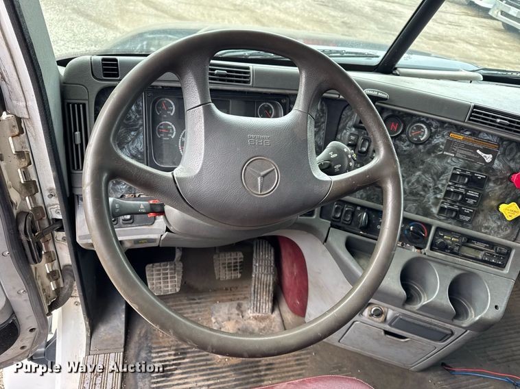 image for item DU3429 2001 Freightliner Columbia semi truck