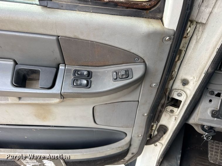 image for item DU3429 2001 Freightliner Columbia semi truck