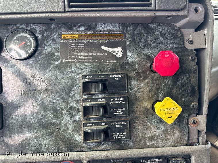 image for item DU3429 2001 Freightliner Columbia semi truck