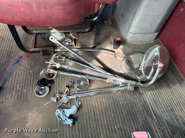 image for item DU3429 2001 Freightliner Columbia semi truck