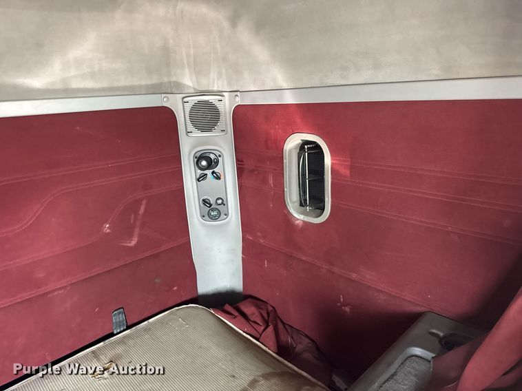 image for item DU3429 2001 Freightliner Columbia semi truck