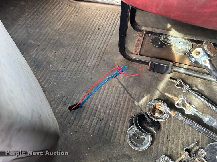 image for item DU3429 2001 Freightliner Columbia semi truck