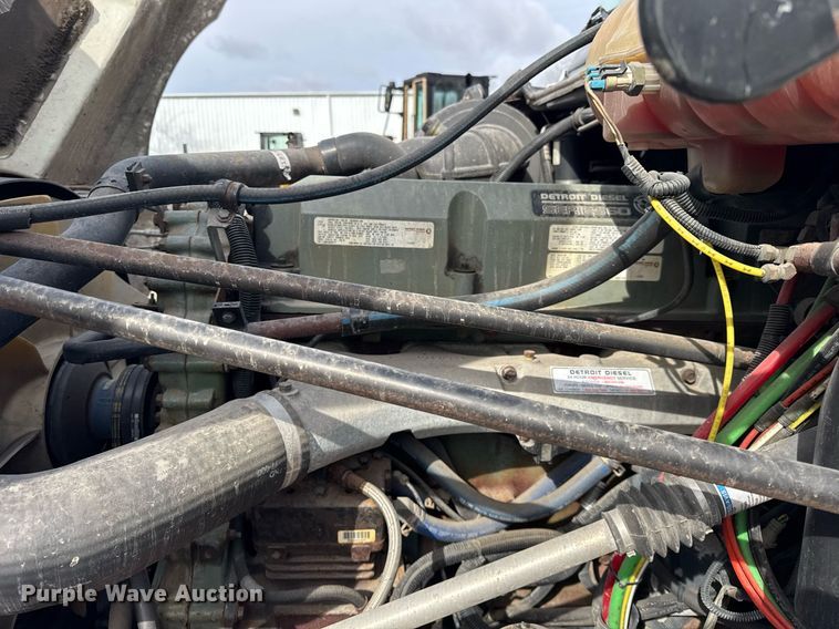 image for item DU3429 2001 Freightliner Columbia semi truck