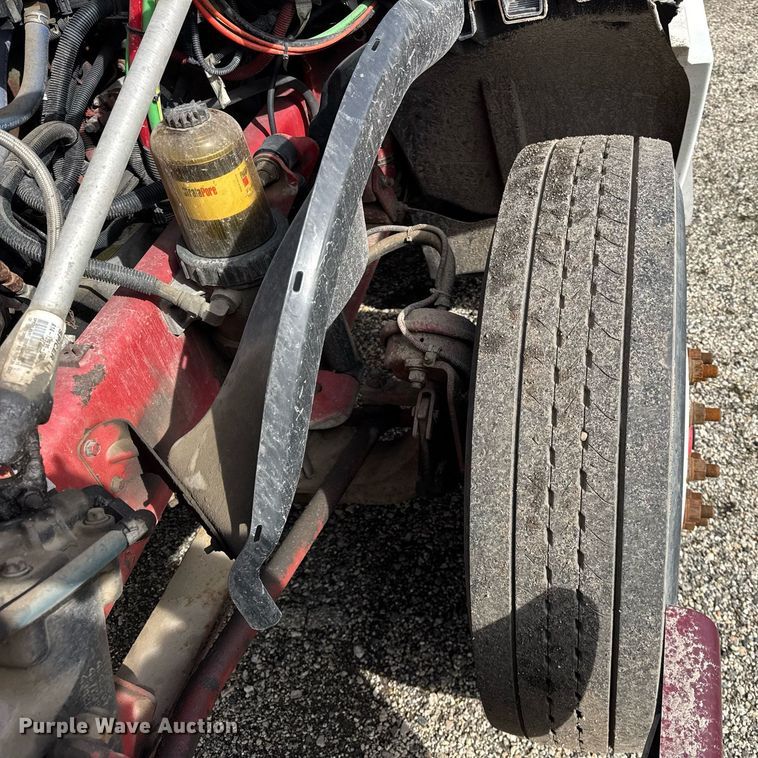 image for item DU3429 2001 Freightliner Columbia semi truck