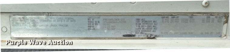 image for item DU3429 2001 Freightliner Columbia semi truck