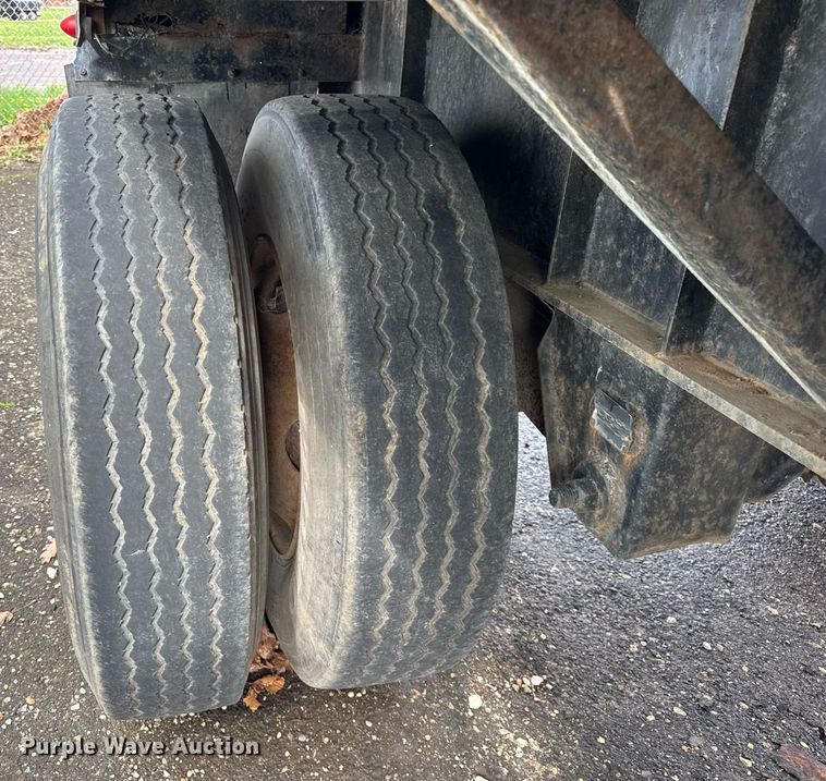 image for item DU3465 1996 Wabash Nation flatbed trailer