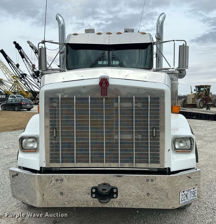 image for item DV1822 2008 Kenworth T800B semi truck