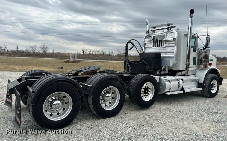 image for item DV1822 2008 Kenworth T800B semi truck