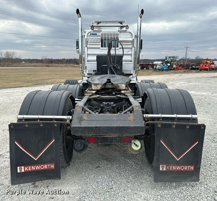 image for item DV1822 2008 Kenworth T800B semi truck