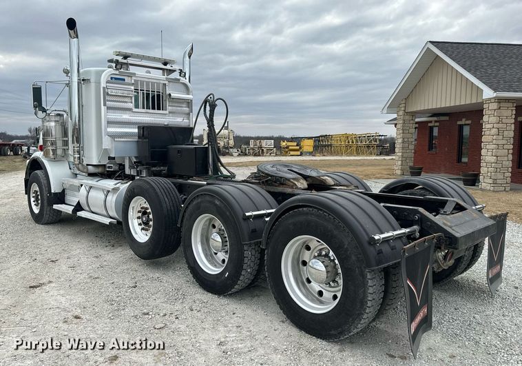 image for item DV1822 2008 Kenworth T800B semi truck