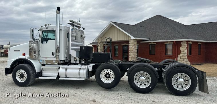 image for item DV1822 2008 Kenworth T800B semi truck