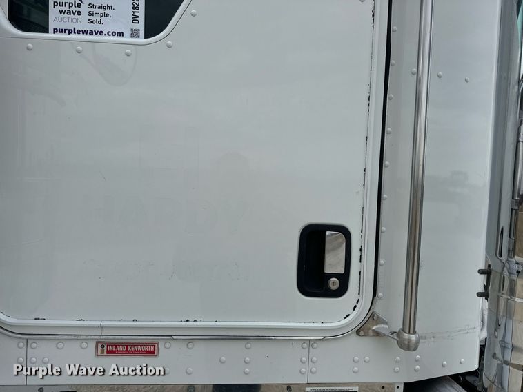 image for item DV1822 2008 Kenworth T800B semi truck
