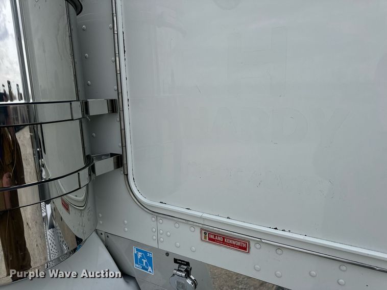 image for item DV1822 2008 Kenworth T800B semi truck