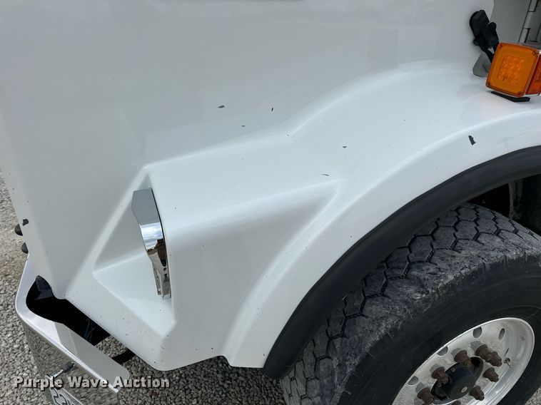 image for item DV1822 2008 Kenworth T800B semi truck