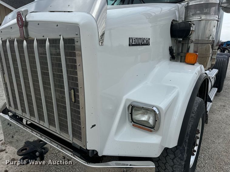image for item DV1822 2008 Kenworth T800B semi truck