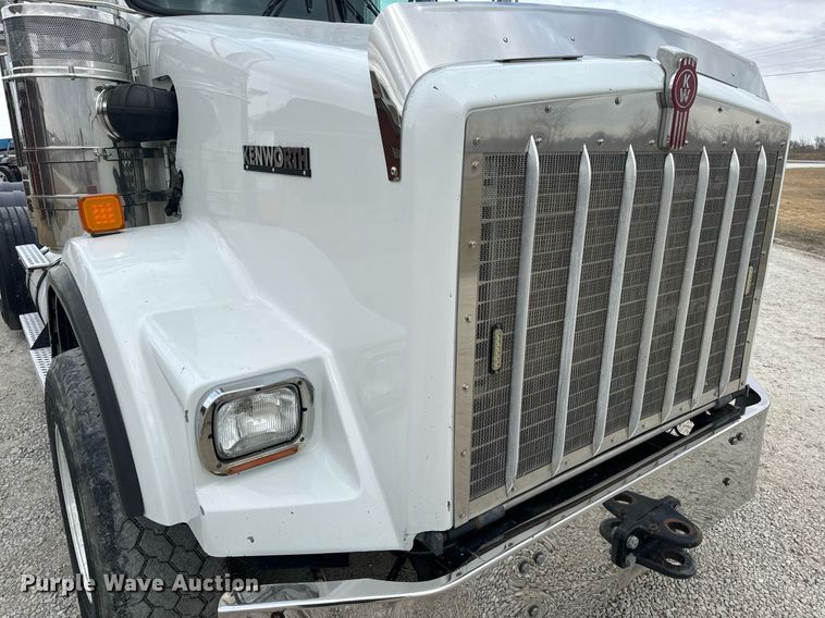 image for item DV1822 2008 Kenworth T800B semi truck