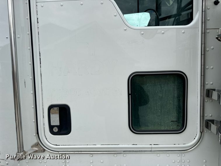 image for item DV1822 2008 Kenworth T800B semi truck