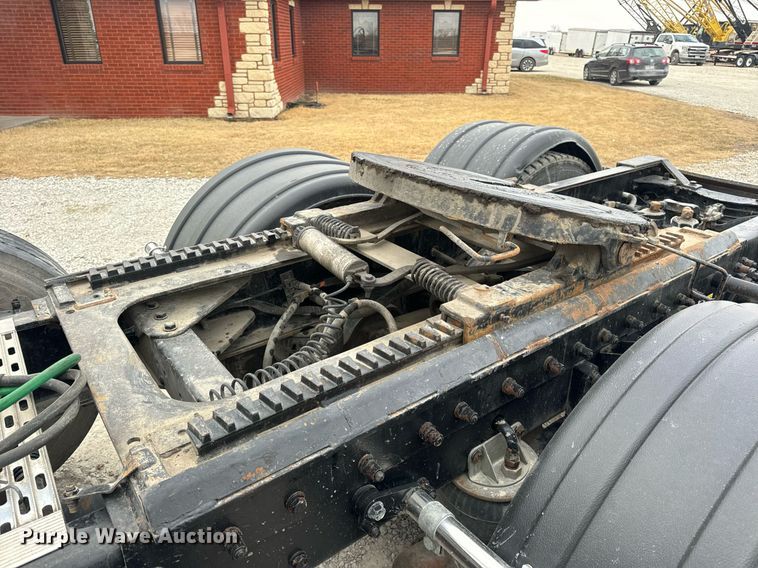 image for item DV1822 2008 Kenworth T800B semi truck