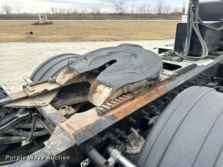 image for item DV1822 2008 Kenworth T800B semi truck