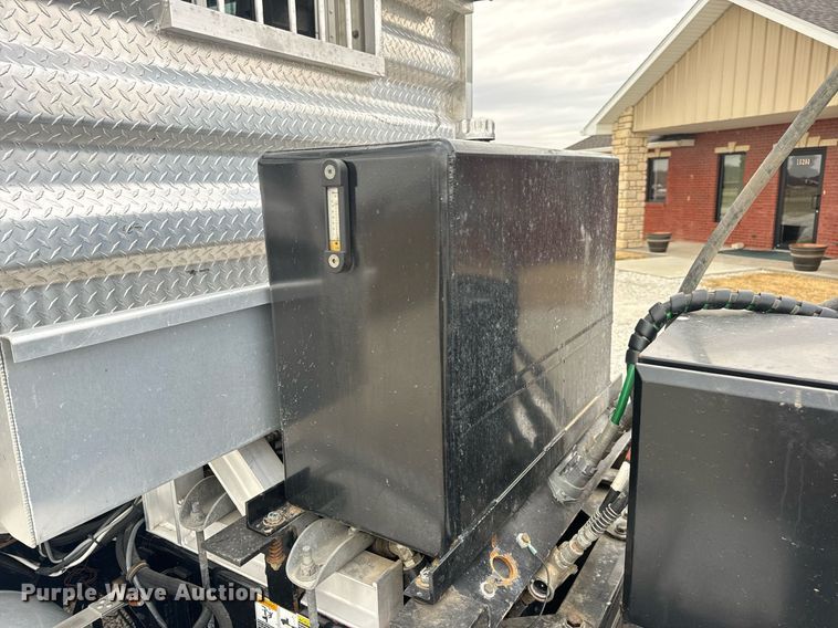 image for item DV1822 2008 Kenworth T800B semi truck