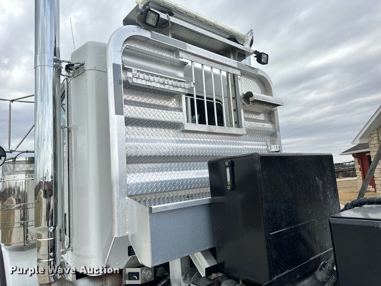image for item DV1822 2008 Kenworth T800B semi truck