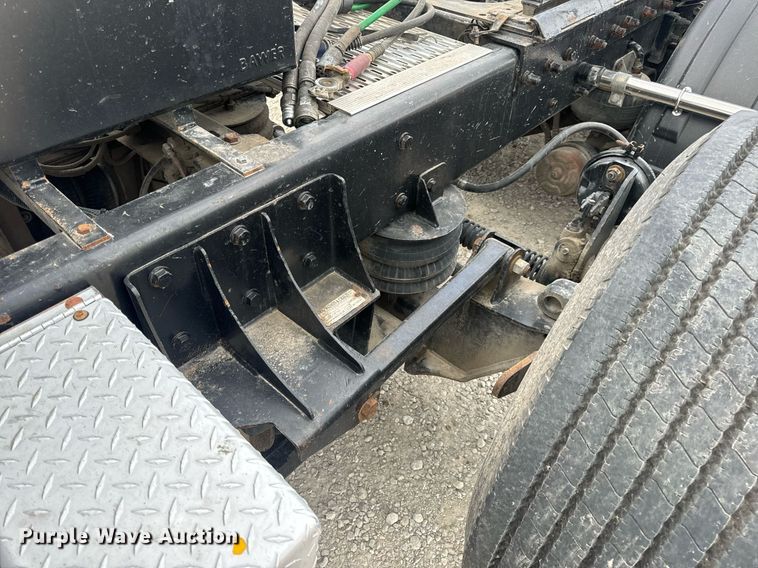 image for item DV1822 2008 Kenworth T800B semi truck