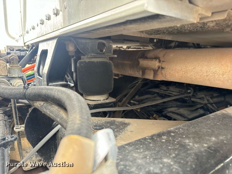 image for item DV1822 2008 Kenworth T800B semi truck