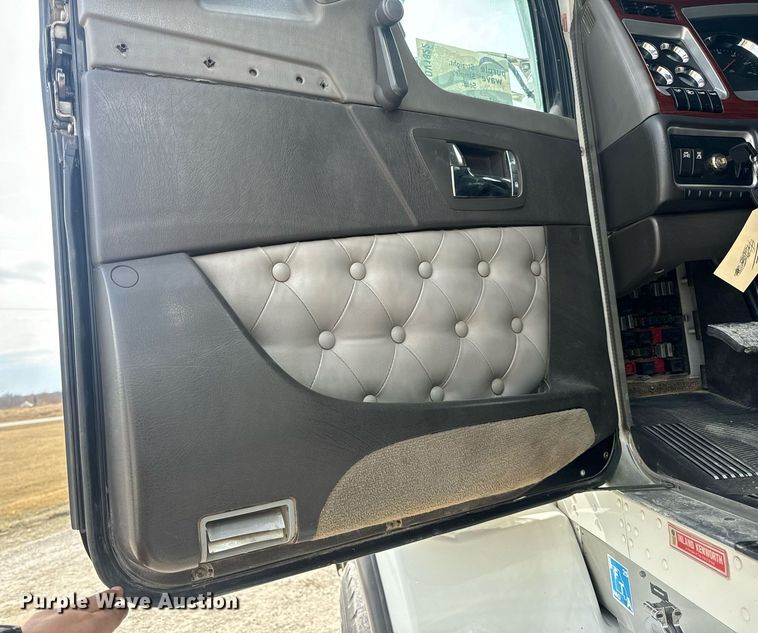 image for item DV1822 2008 Kenworth T800B semi truck