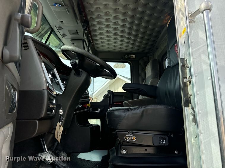 image for item DV1822 2008 Kenworth T800B semi truck