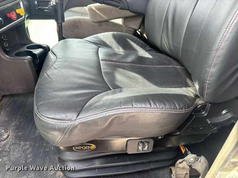 image for item DV1822 2008 Kenworth T800B semi truck