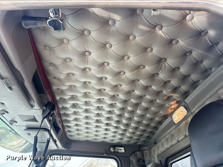 image for item DV1822 2008 Kenworth T800B semi truck