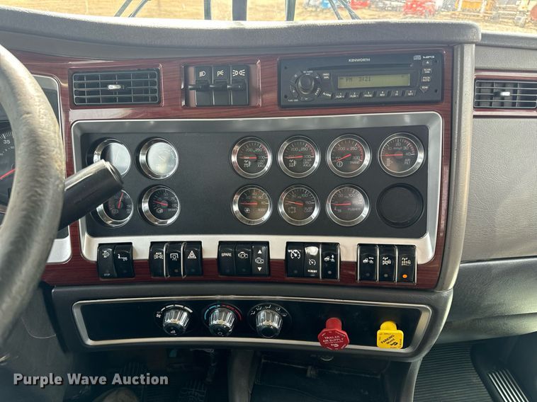 image for item DV1822 2008 Kenworth T800B semi truck