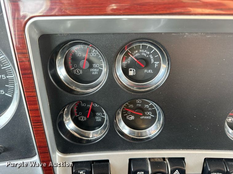 image for item DV1822 2008 Kenworth T800B semi truck