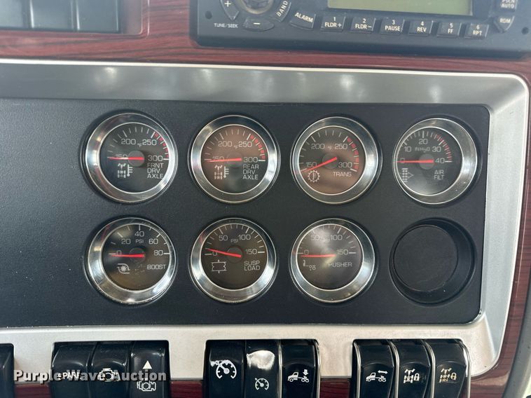 image for item DV1822 2008 Kenworth T800B semi truck