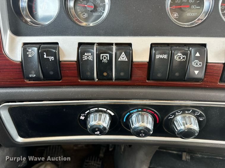 image for item DV1822 2008 Kenworth T800B semi truck