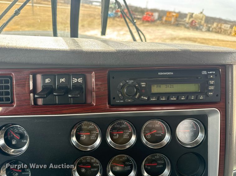 image for item DV1822 2008 Kenworth T800B semi truck