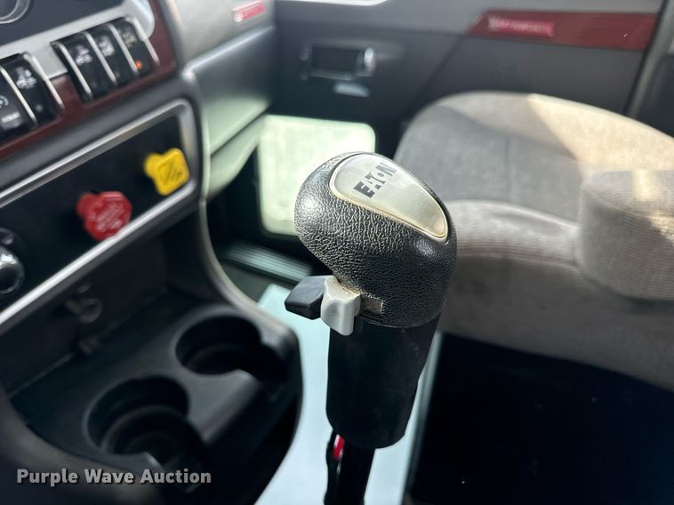 image for item DV1822 2008 Kenworth T800B semi truck