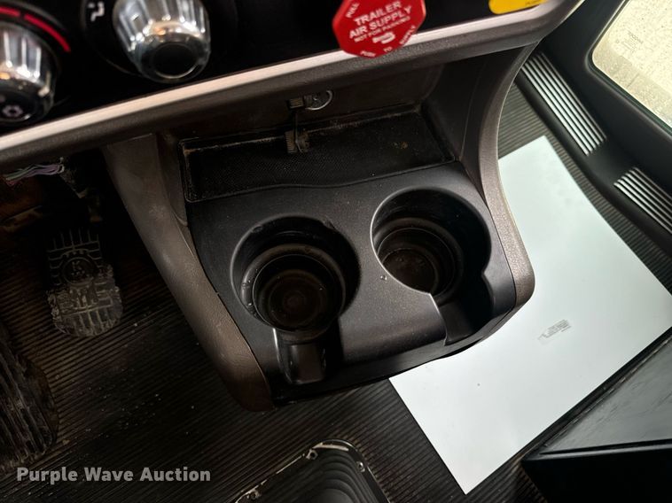 image for item DV1822 2008 Kenworth T800B semi truck