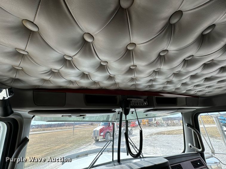 image for item DV1822 2008 Kenworth T800B semi truck