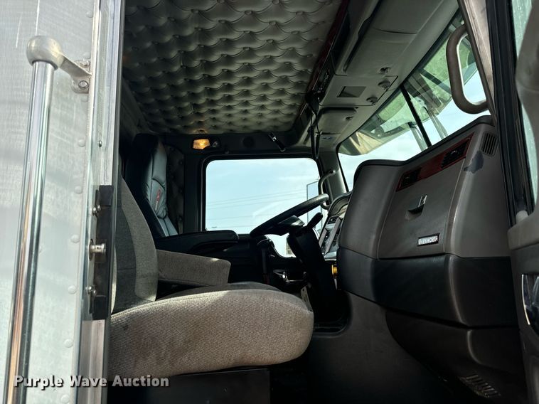 image for item DV1822 2008 Kenworth T800B semi truck