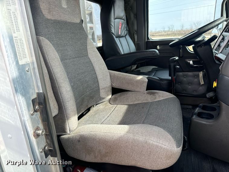 image for item DV1822 2008 Kenworth T800B semi truck