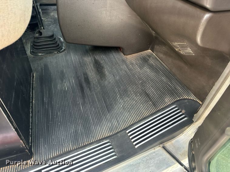 image for item DV1822 2008 Kenworth T800B semi truck