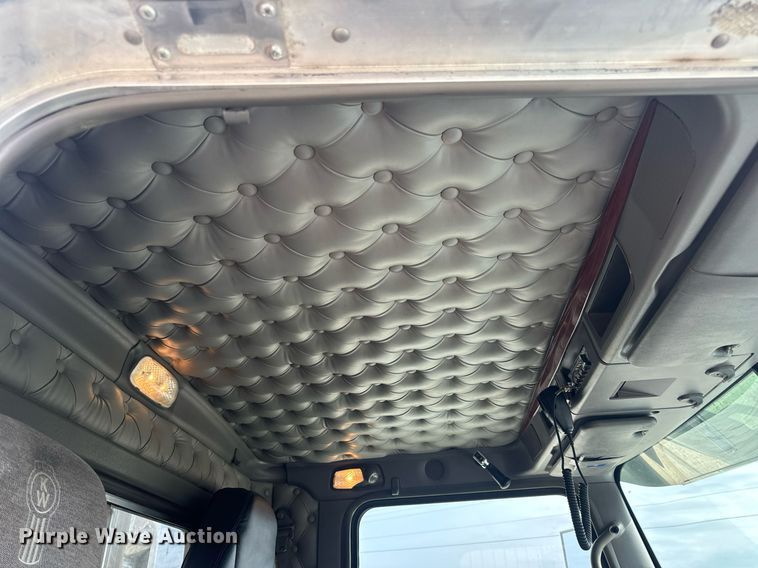 image for item DV1822 2008 Kenworth T800B semi truck