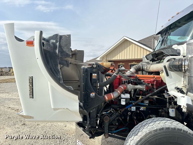 image for item DV1822 2008 Kenworth T800B semi truck
