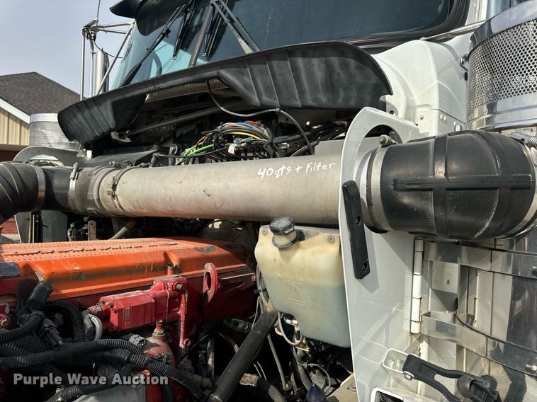 image for item DV1822 2008 Kenworth T800B semi truck